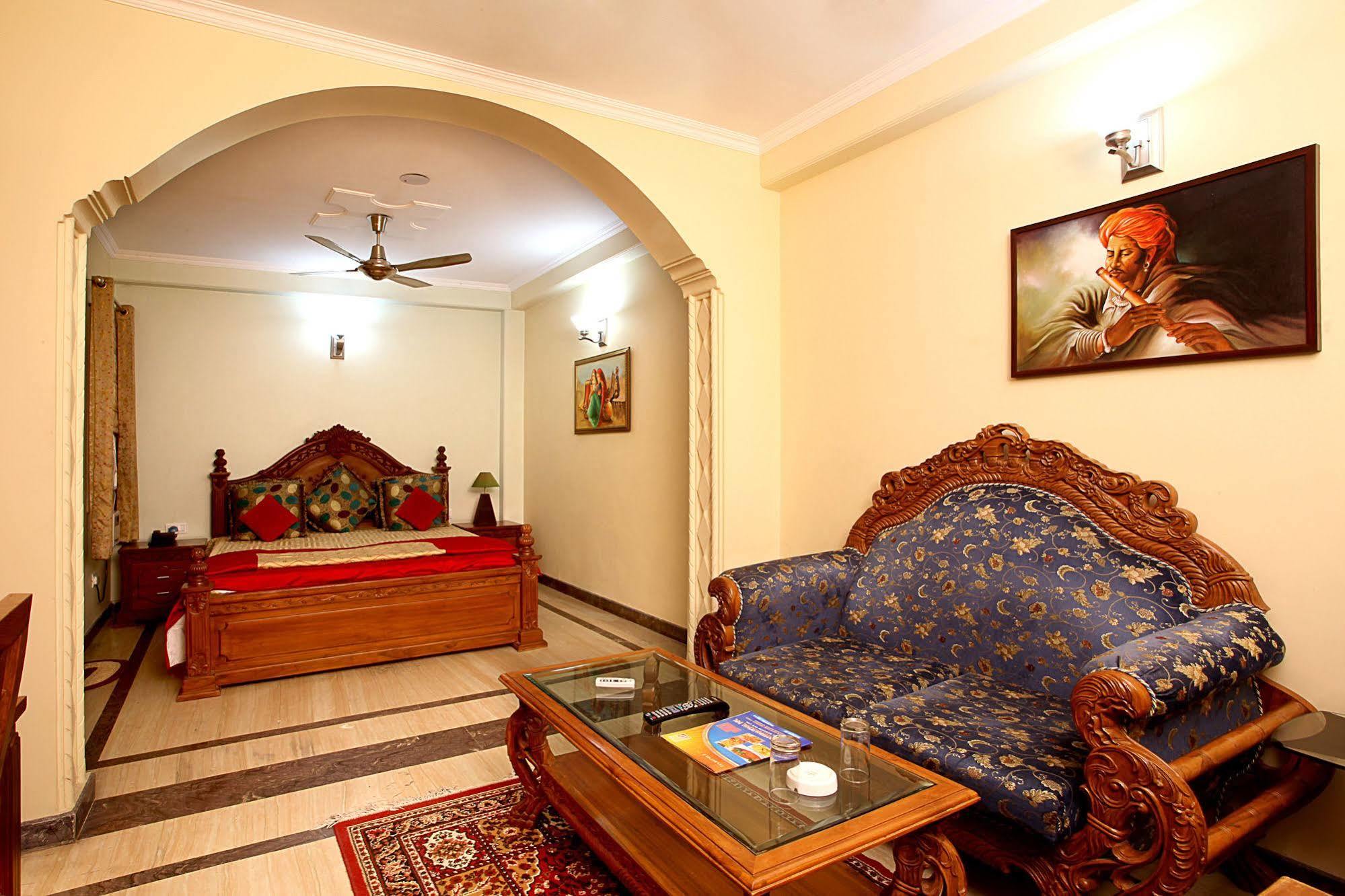 Indira International Inn Нью-Делі Екстер'єр фото